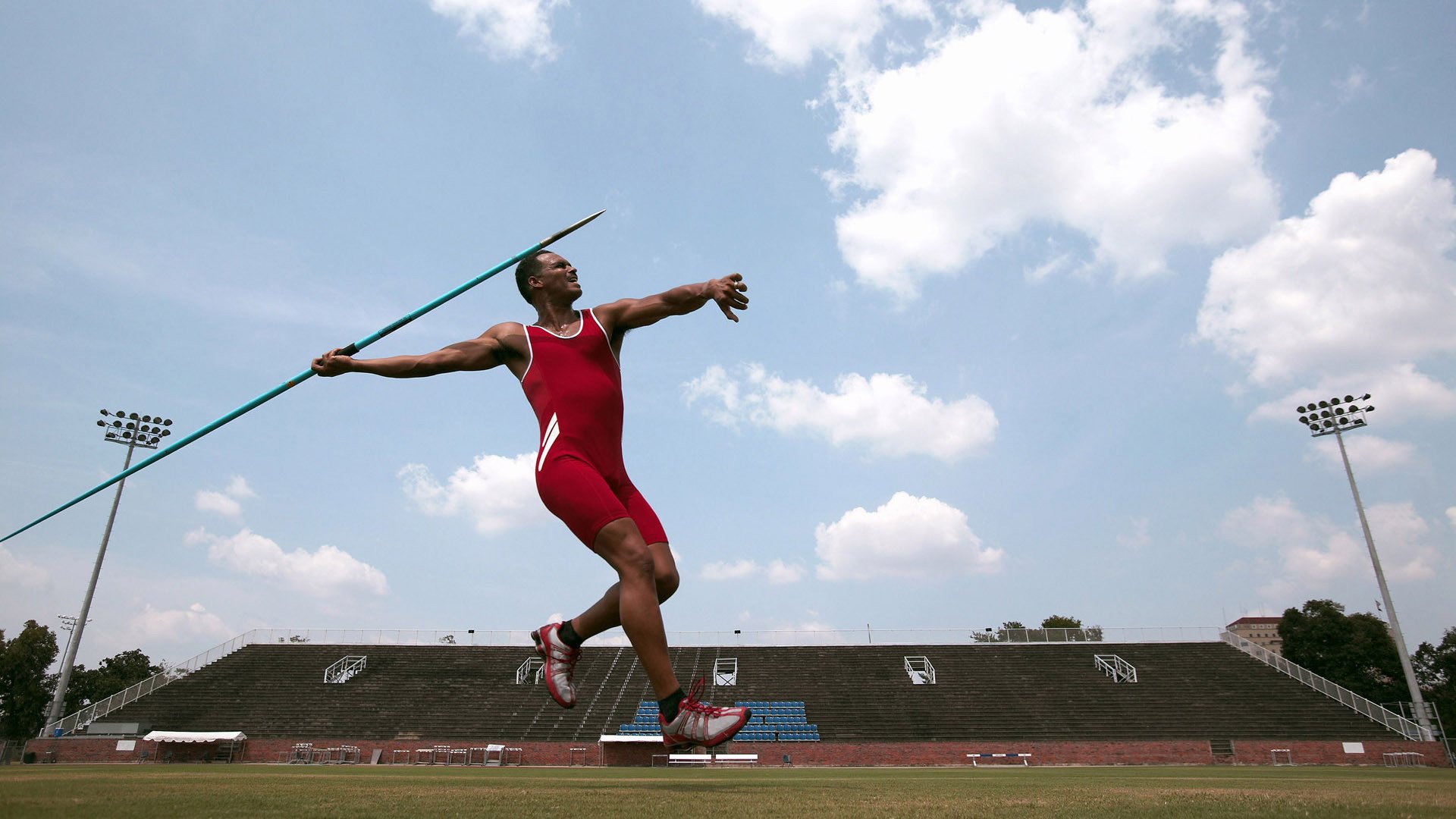 青少年篮球训练注重技能细节提升实战能力和竞技水平，青少年篮球技术训练内容